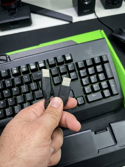 Razer BlackWidow Chroma V2 Mechanical with Box & roller mouse