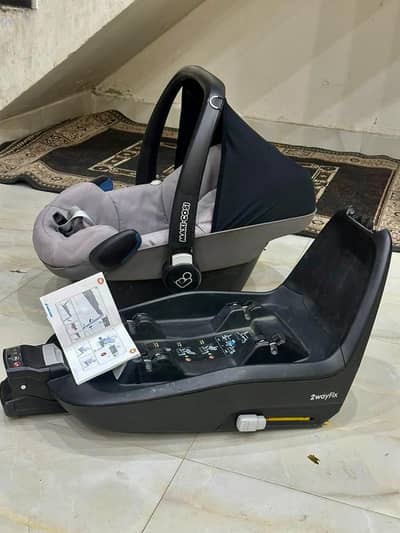 maxi Cosi pebble carry cot + car seat