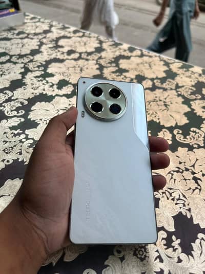 Tecno camon 30