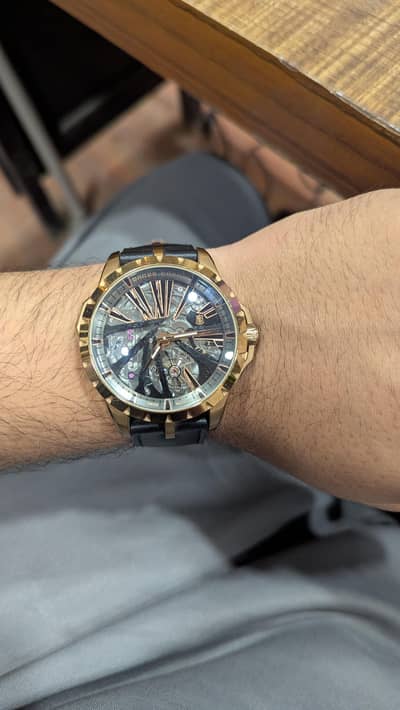 Roger Dubious premium watch
