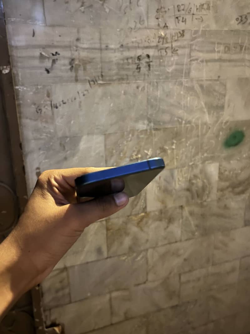 IPhone 12 3