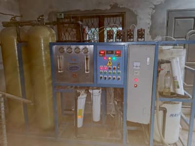 R. O. plant with bottle and loader tank ruska