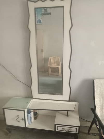 Dressing table