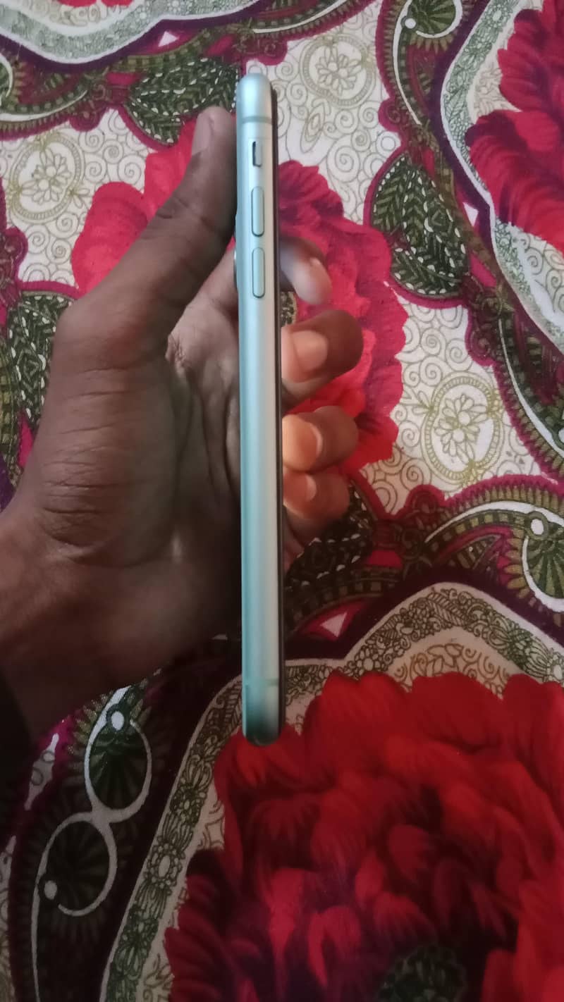 iPhone 11 with box 4