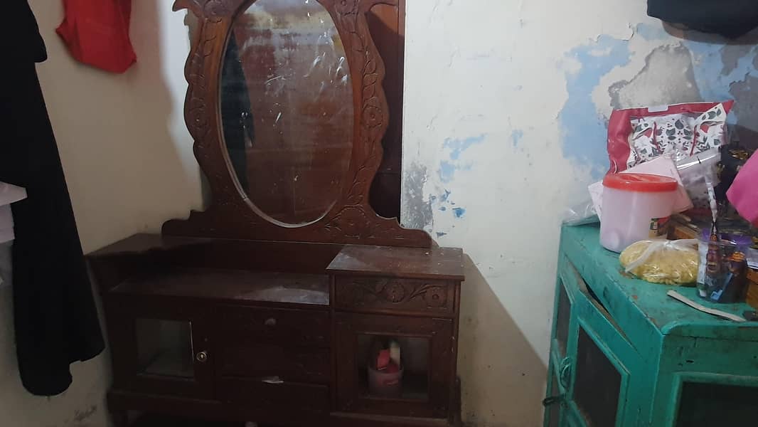 dressing table 0