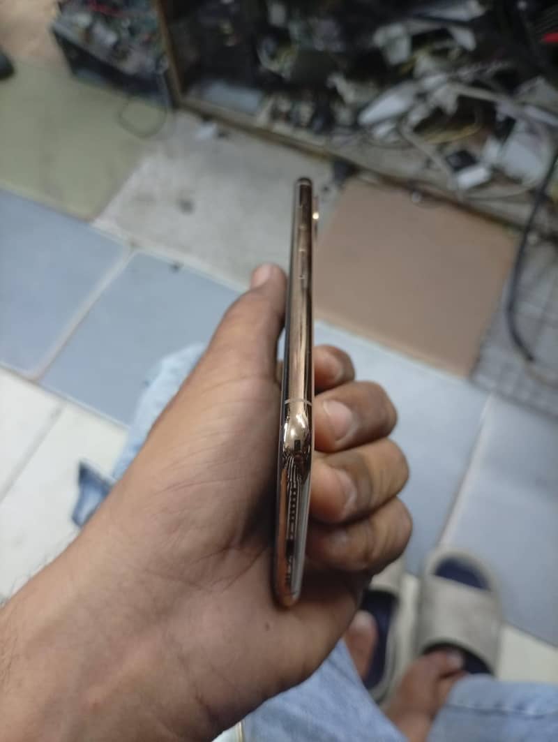 iphone xs 4