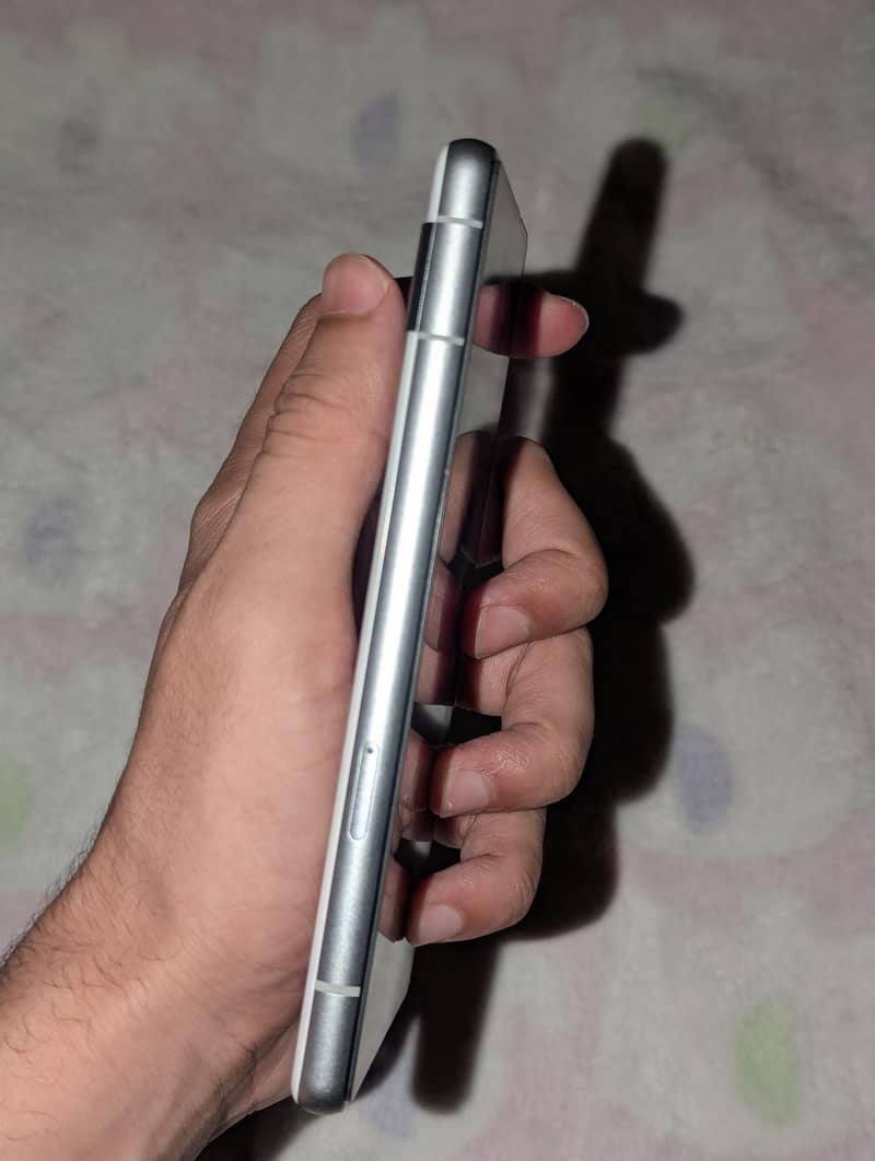 Google pixel 7a 4