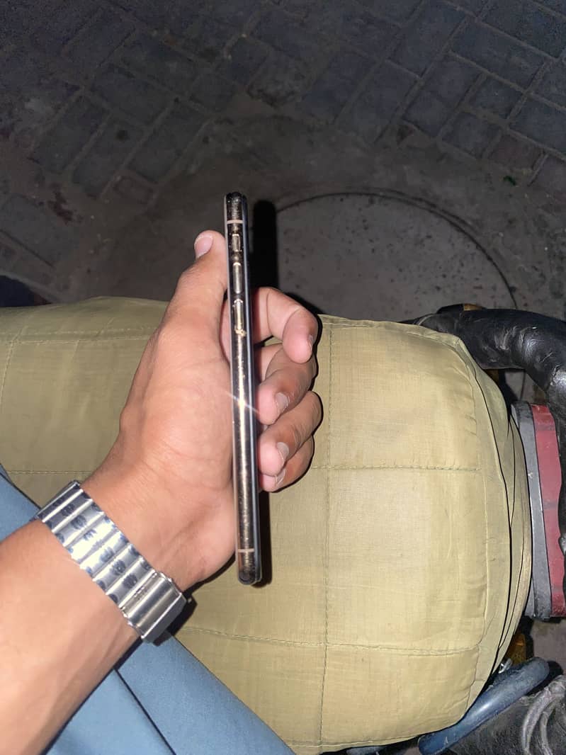 iPhone xs 4