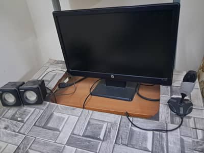 HP 18 inch monitor with cam and speaker