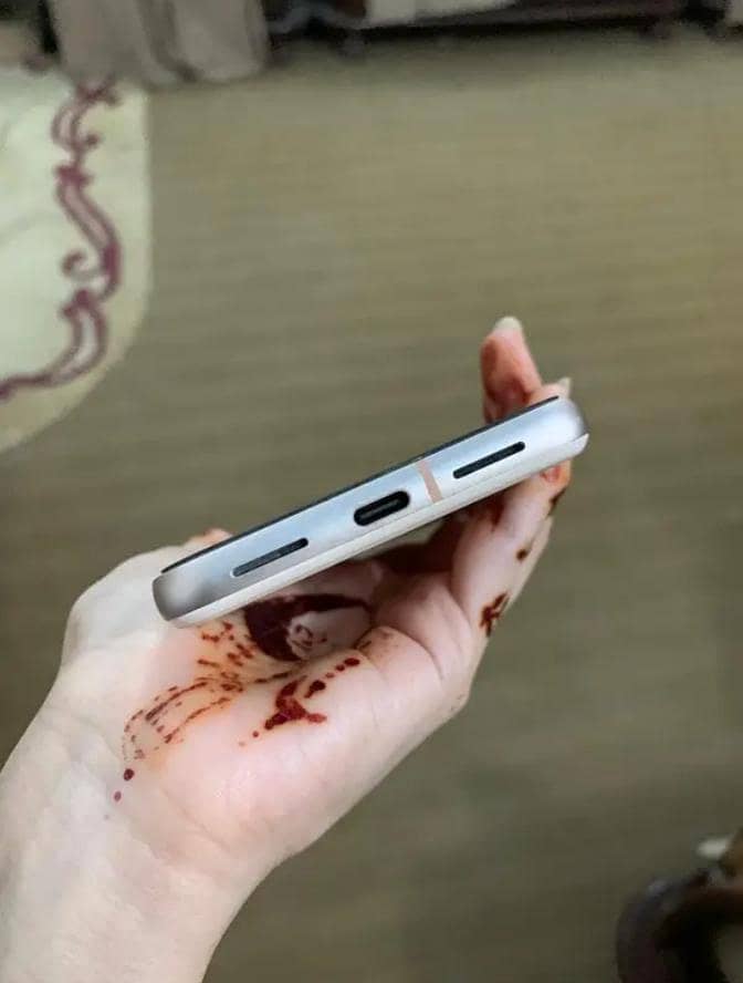 Google Pixel 8 (Box+Cable)10/10 Scratchless 2
