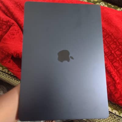Macbook air m4 16/256 15 inch display