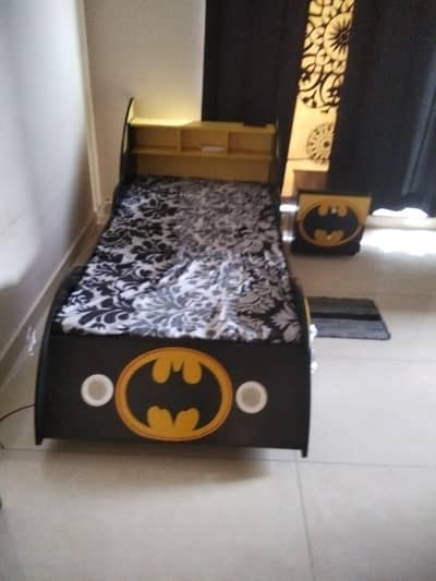 kids bed only 5 months used