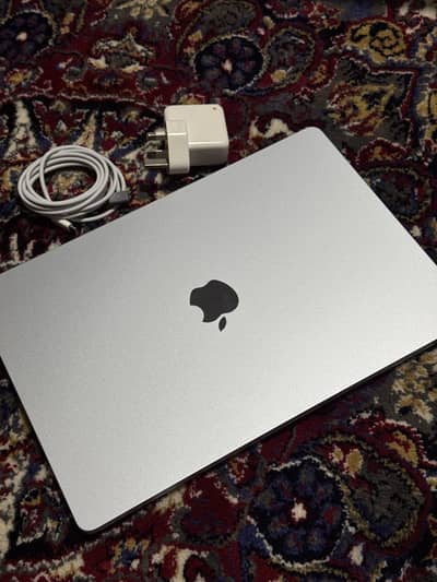 MacBook Air M4 chip 15”16/256 39cycles skyblue