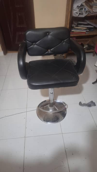 haircutting chair