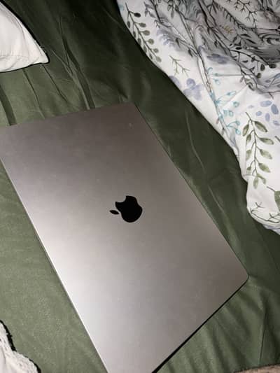 Brand New MacBook Air M3 titanium 8gb/256 gb 2024
