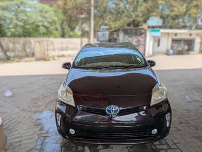 prius 13/16 karachi registered
