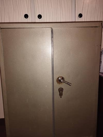cabinet 3 joints. double door wardrobe of metal