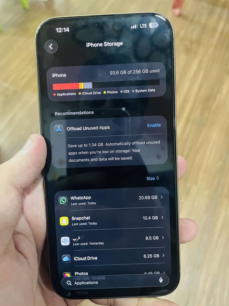 Iphone 16 pro Max 1