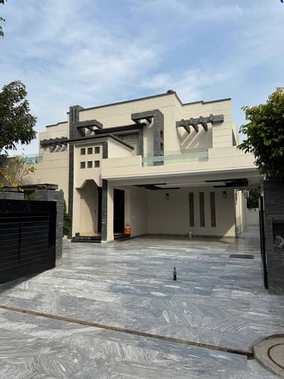 1 KANAL ELEGANT SUPER HOT LOCATED BUNGALOW IS AVAILABLE IN THE BEST BLOCK OF DHA LAHORE.