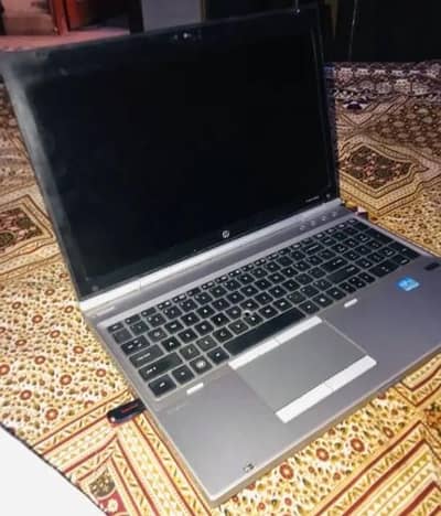 HP 8560 LEPTOP