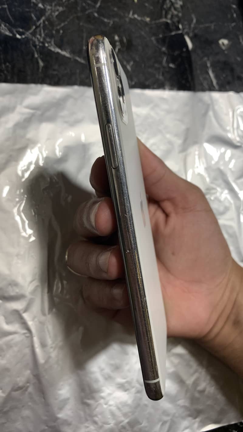 IPHONE 11 PRO MAX 1