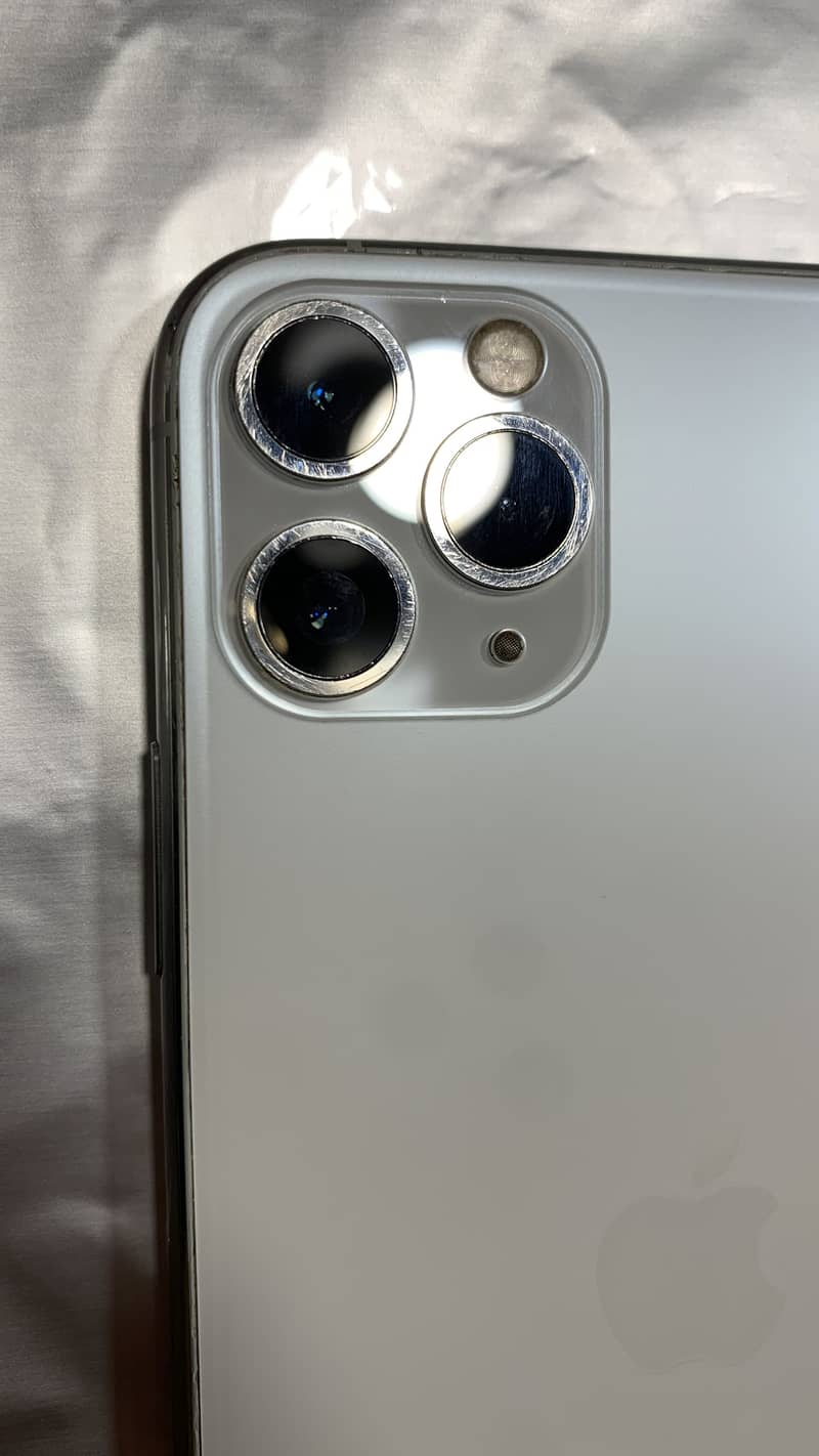 IPHONE 11 PRO MAX 4