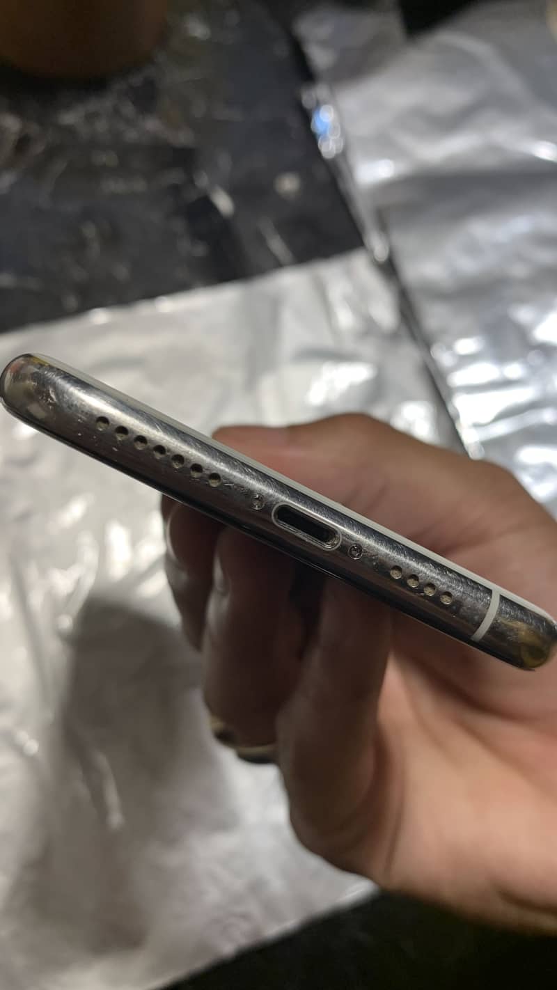 IPHONE 11 PRO MAX 5
