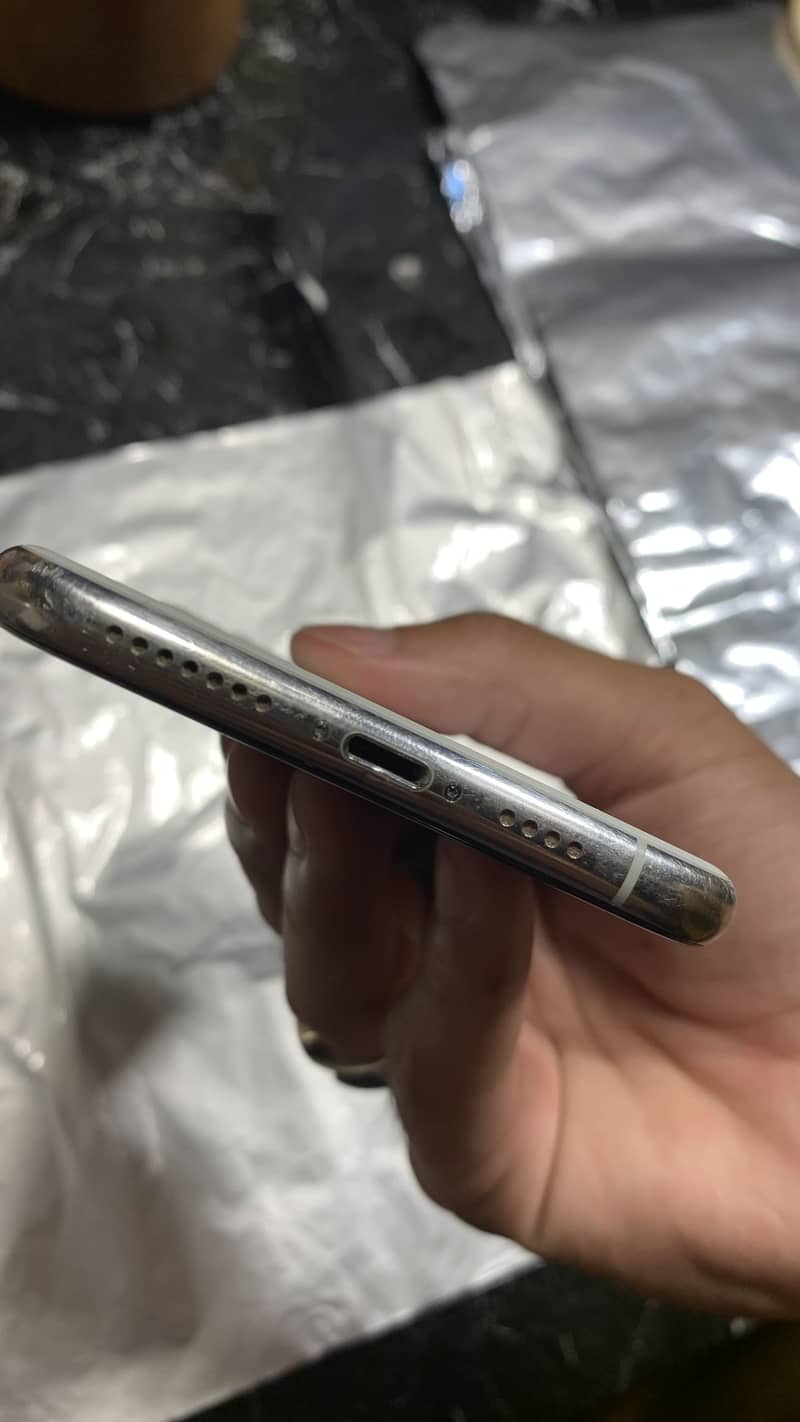 IPHONE 11 PRO MAX 8