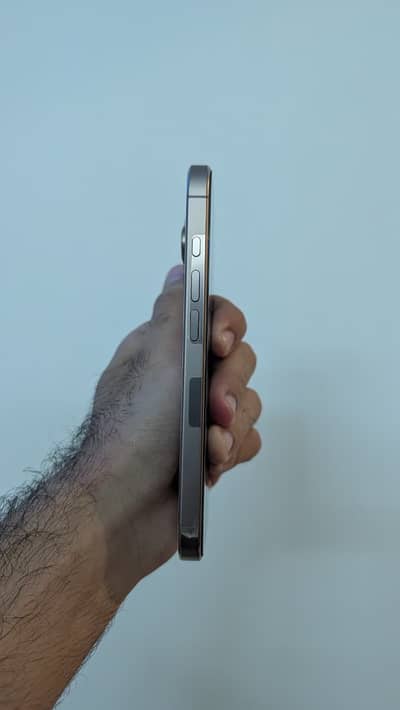 Iphone 16 pro jv Desert titanium with box