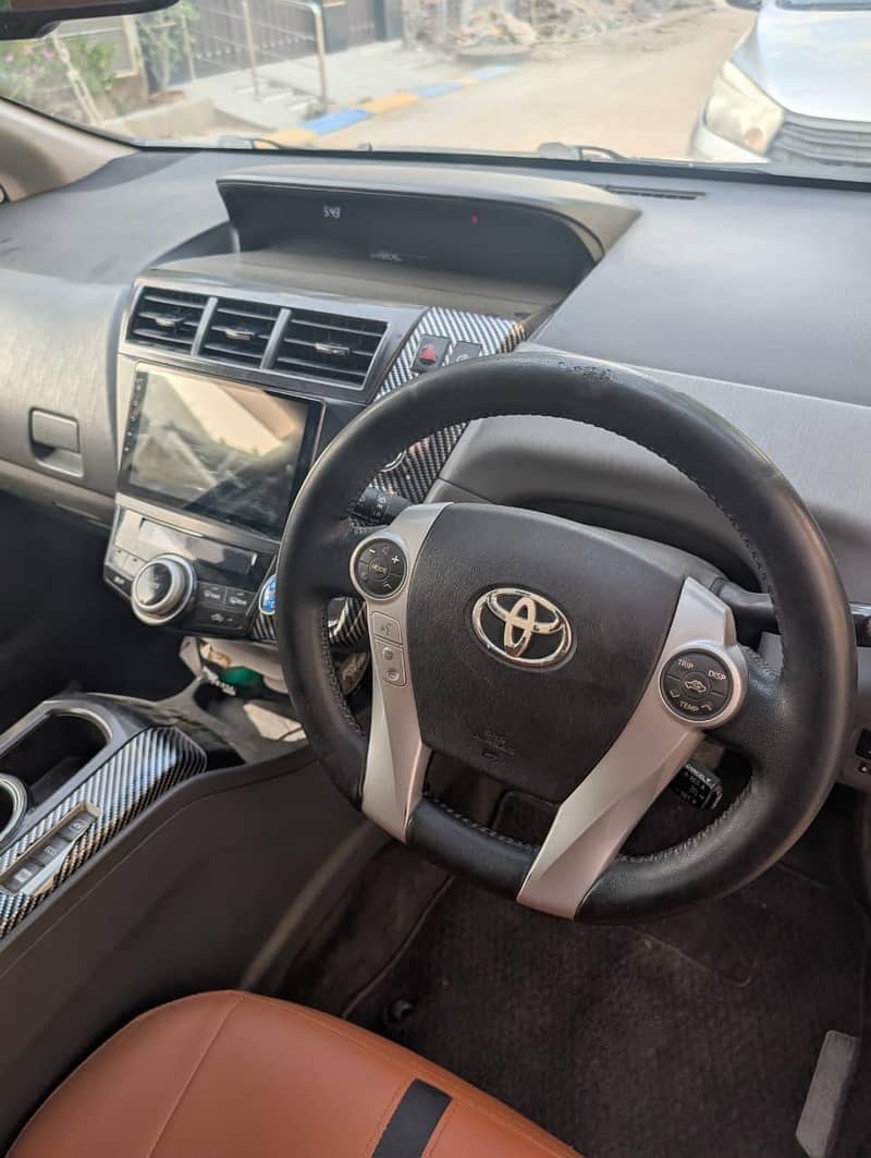 Prius alpha 2012 1