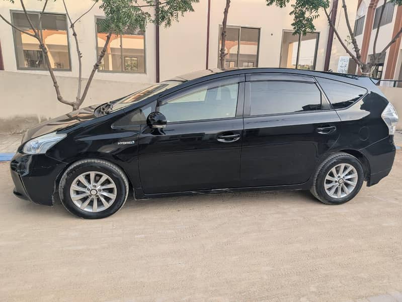 Prius alpha 2012 3