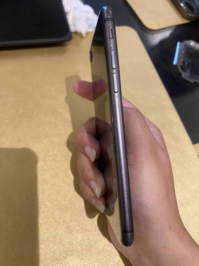 iPhone 8 3