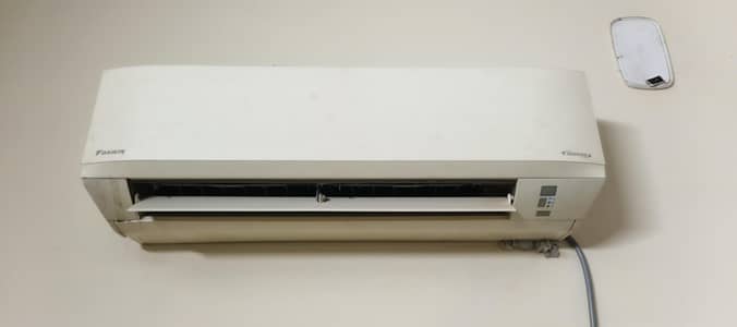 Daikin inverter ac 1 ton
