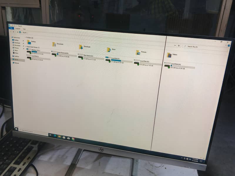 24inch LCD BORDERLESS 1