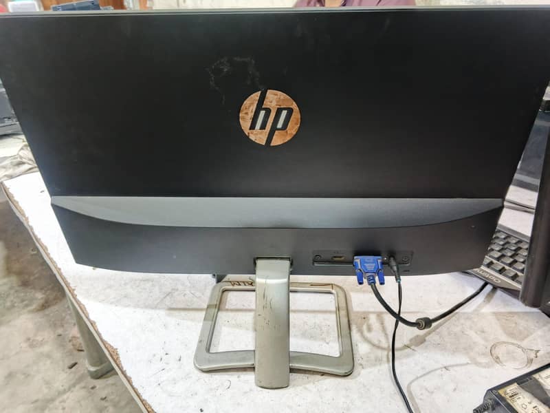 24inch LCD BORDERLESS 2
