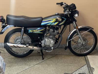 Honda 125 black