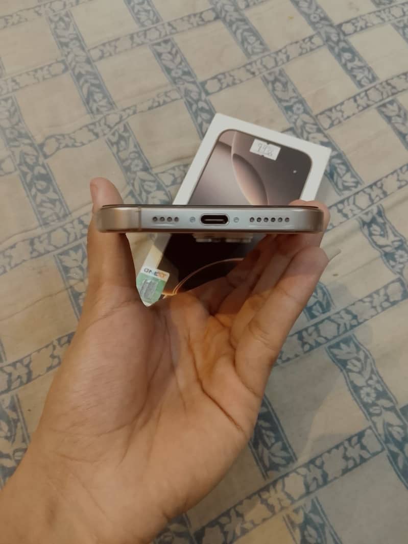 Apple iphone 16 pro max 1