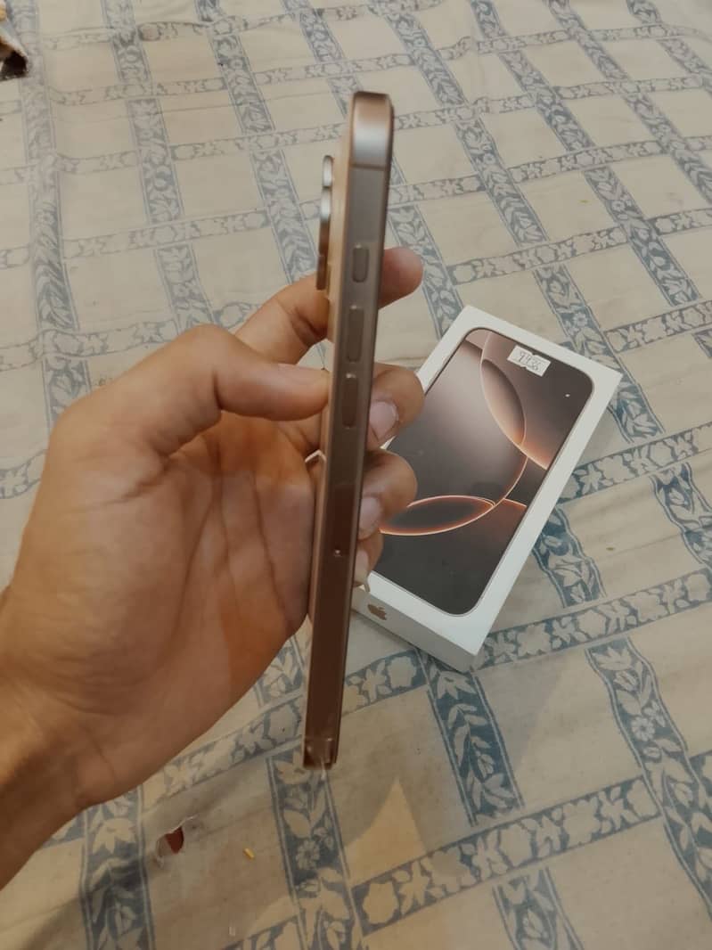 Apple iphone 16 pro max 2