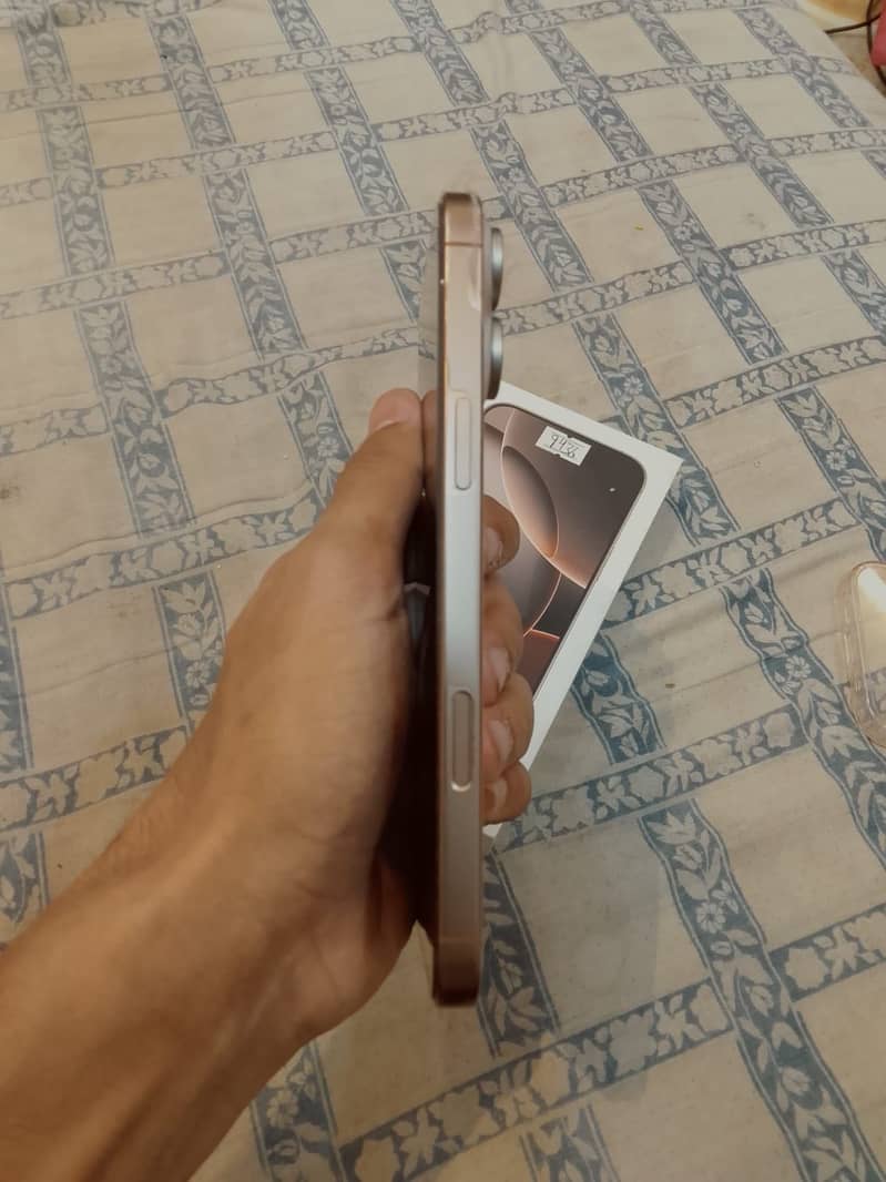 Apple iphone 16 pro max 4