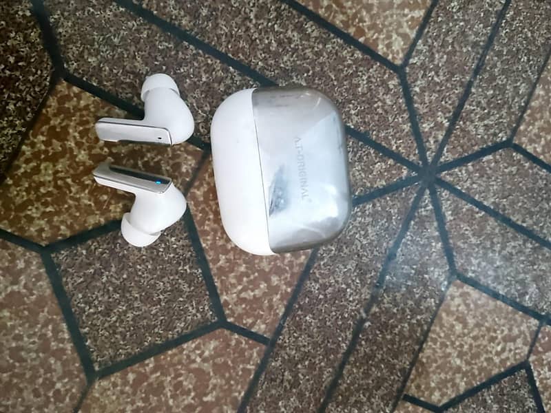 Airbuds 4