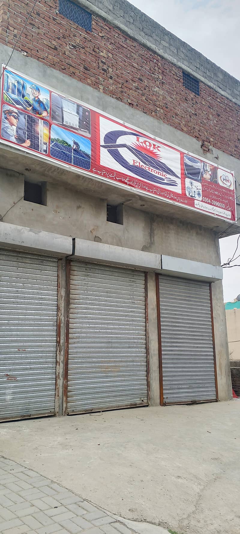 3 دوکانوں والہ ڈبل سٹوری مکان برائے فروخت 1