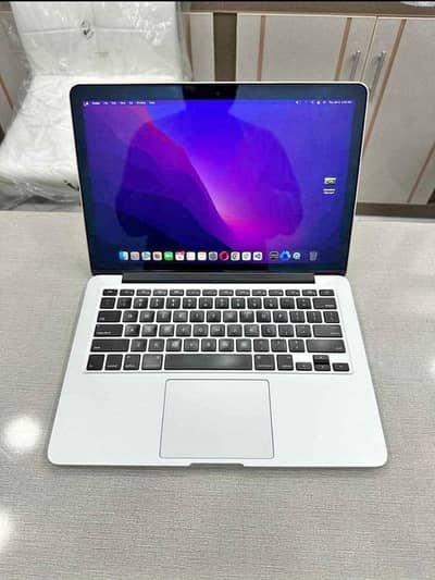 MacBook pro2015 8gb128gb apple ultra fast SSD 1.5GB dedicated graphic
