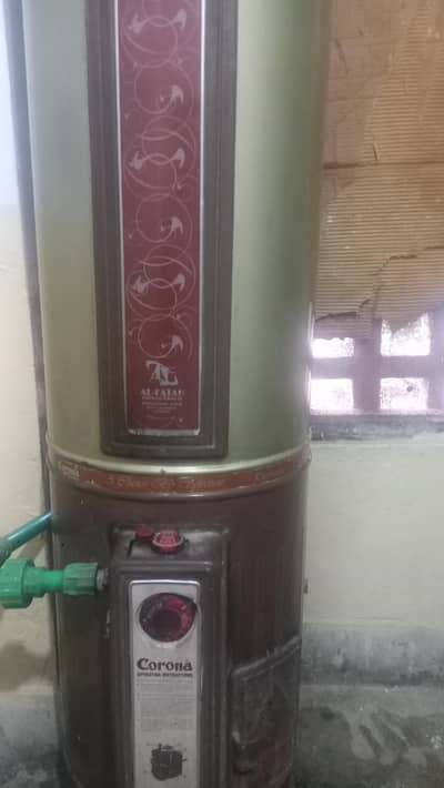 gyeser in good condition for sale