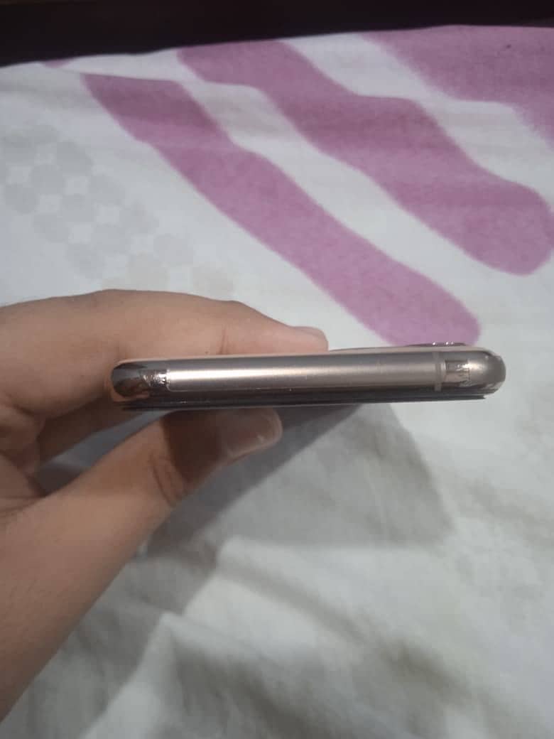 iPhone 11 Pro 3