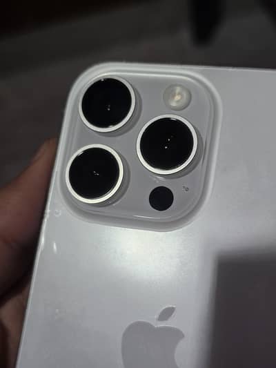 iPhone 16 Pro J. V