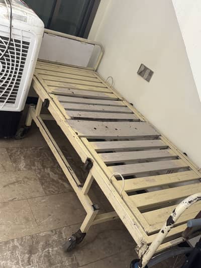 Patient bed