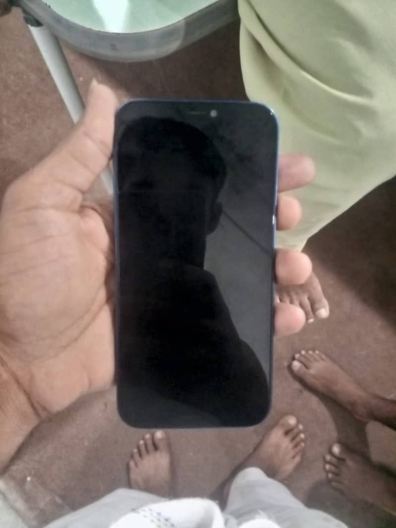 iPhone 12 0