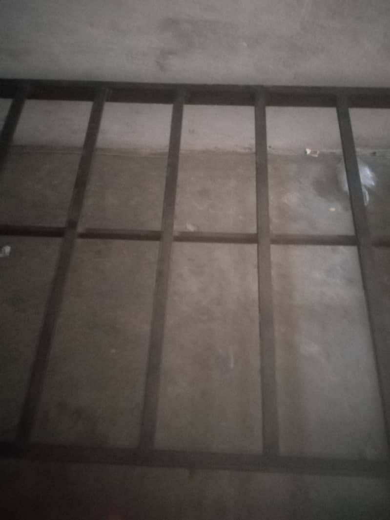 Iron bed 0