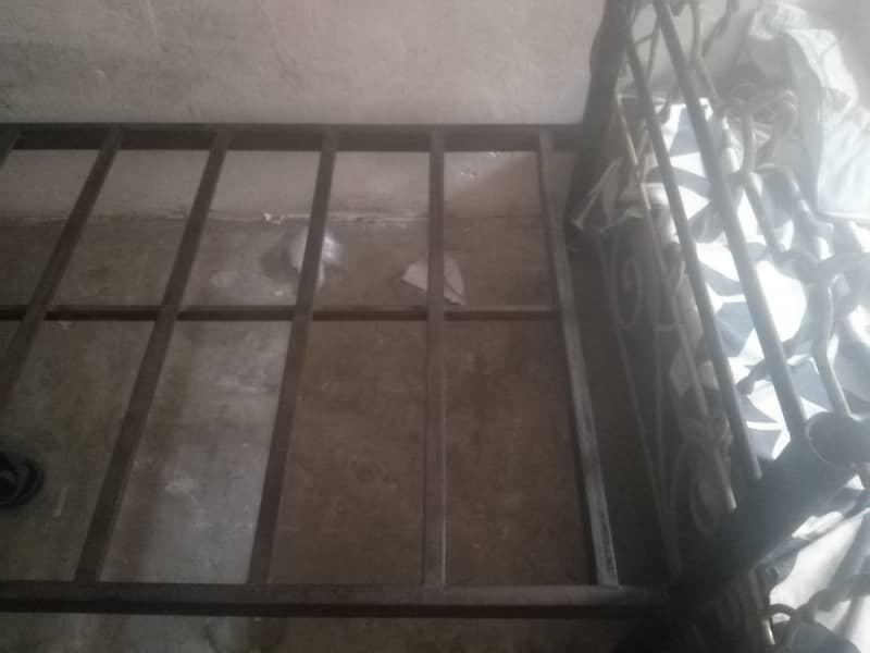 Iron bed 3