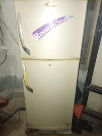 condition per na jayey  fridge cooling  achi ker rh h urgent sale